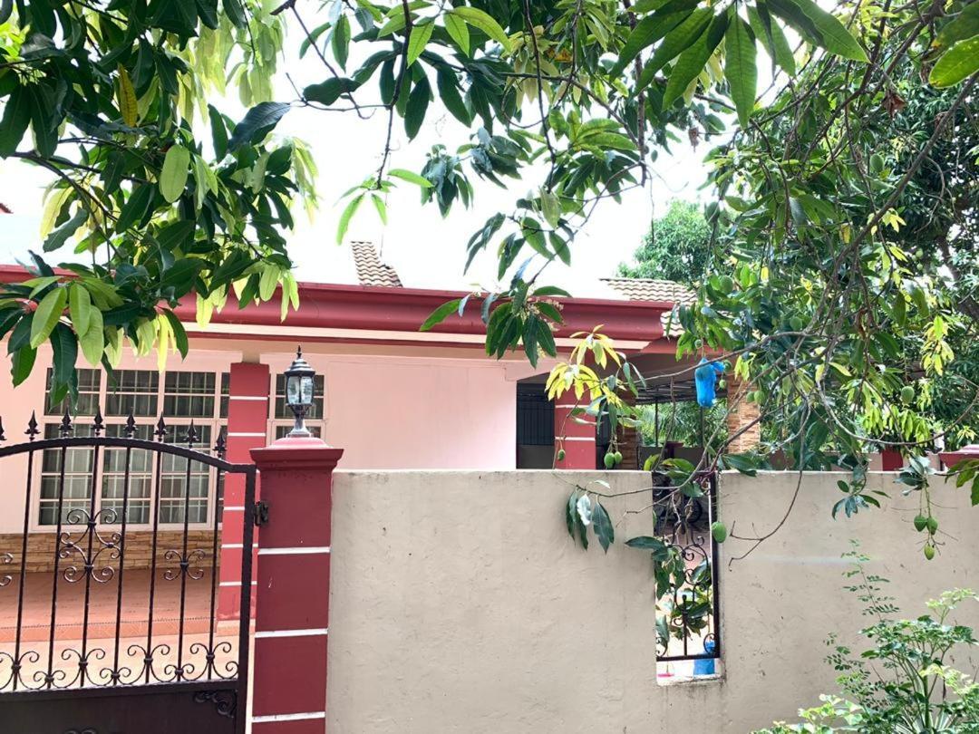 Villa Ctzee Malacca Extérieur photo